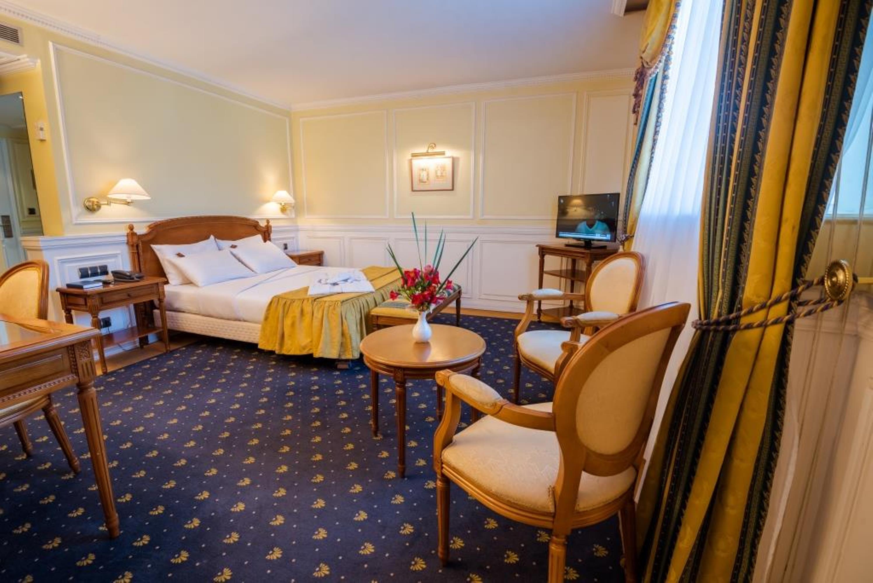 Hotel Colbert - Spa & Casino อันตานานารีโว ภายนอก รูปภาพ